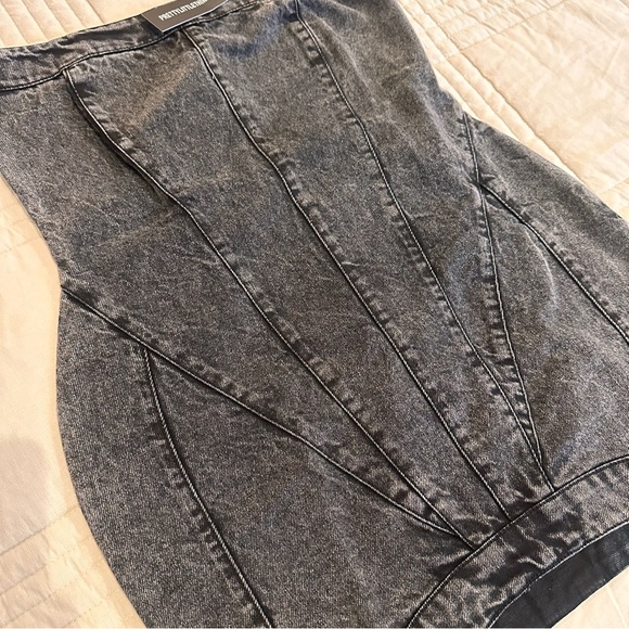 PrettyLittleThing Asymmetrical Denim Washed Black Mini Dress NWT US 6 - Picture 5 of 7